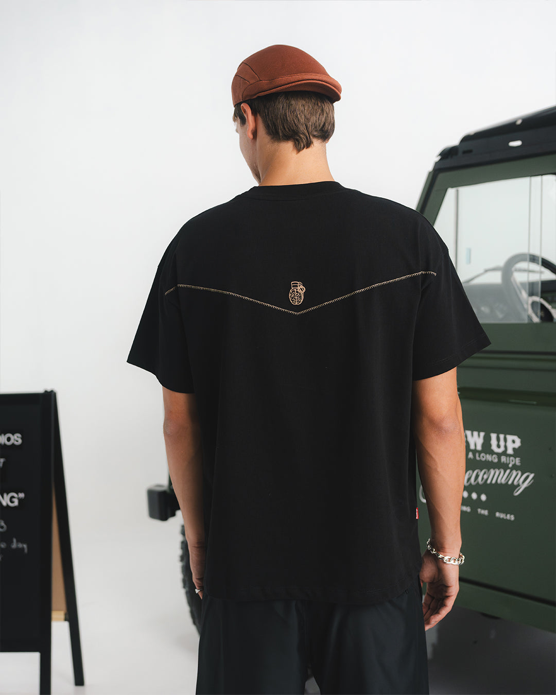 LASSO REGULAR FIT BLACK T-SHIRT