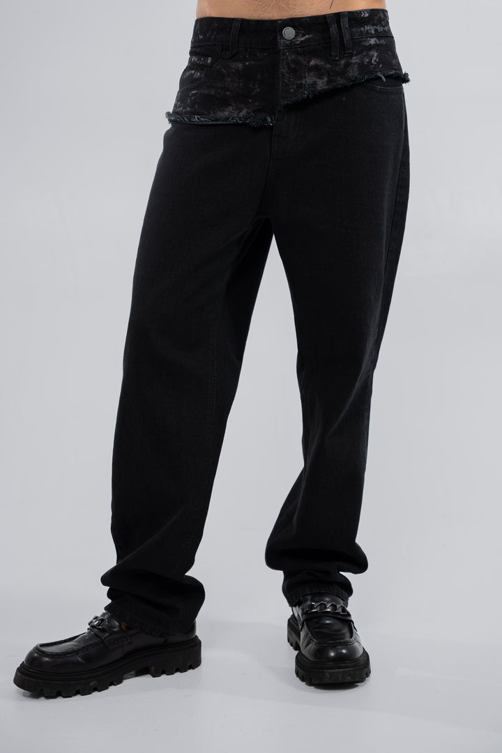 STRAIGHT FIT BLACK JEAN