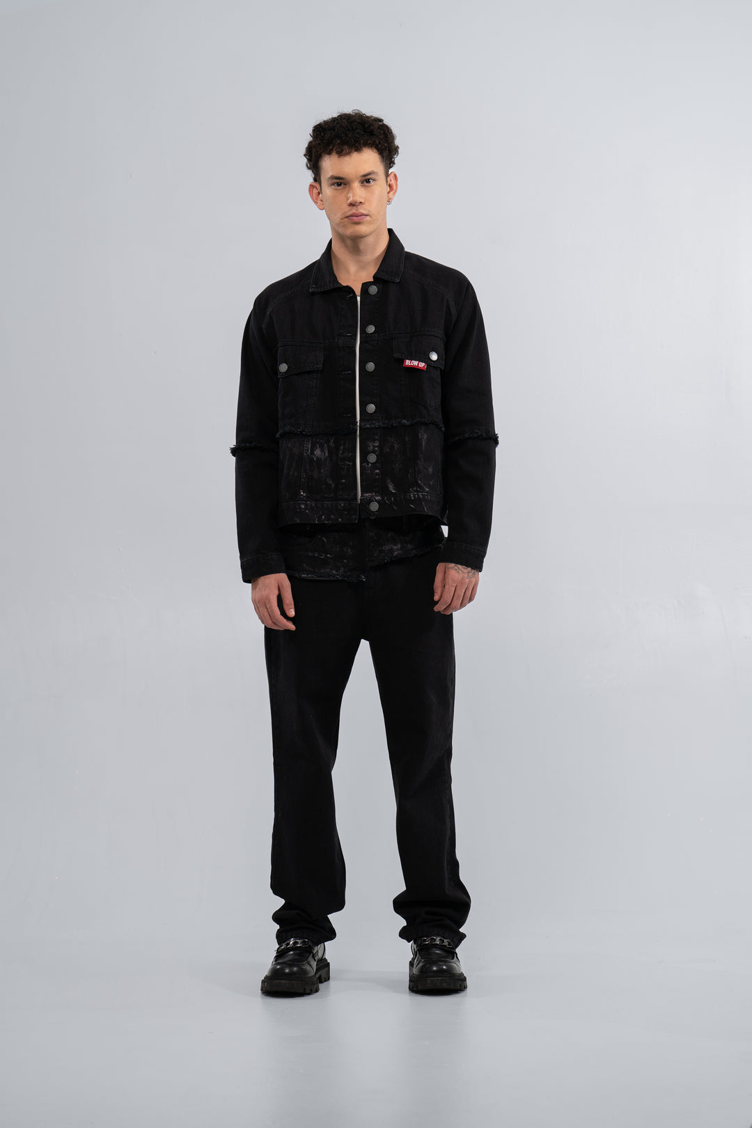 STRAIGHT FIT BLACK JEAN