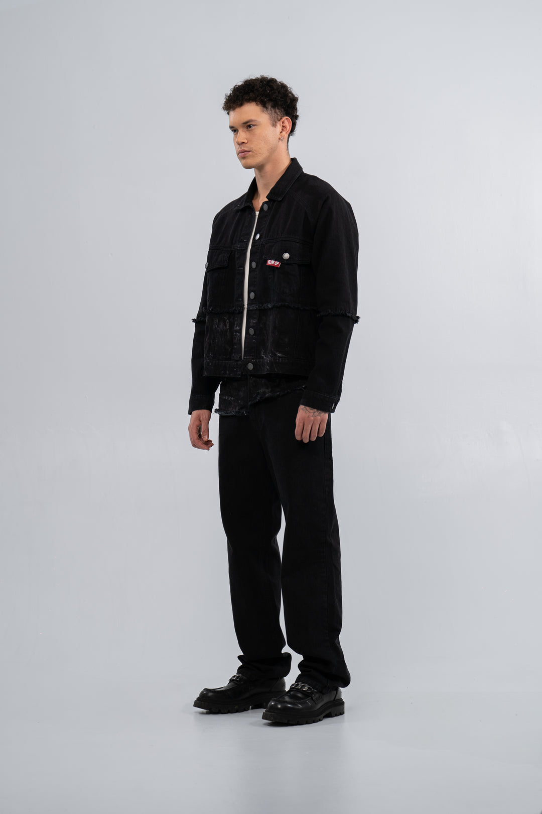 STRAIGHT FIT BLACK JEAN