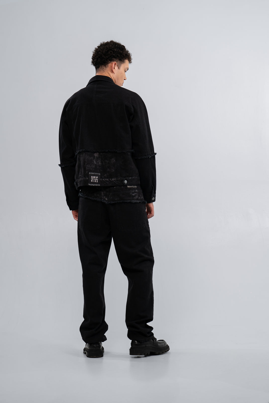 STRAIGHT FIT BLACK JEAN