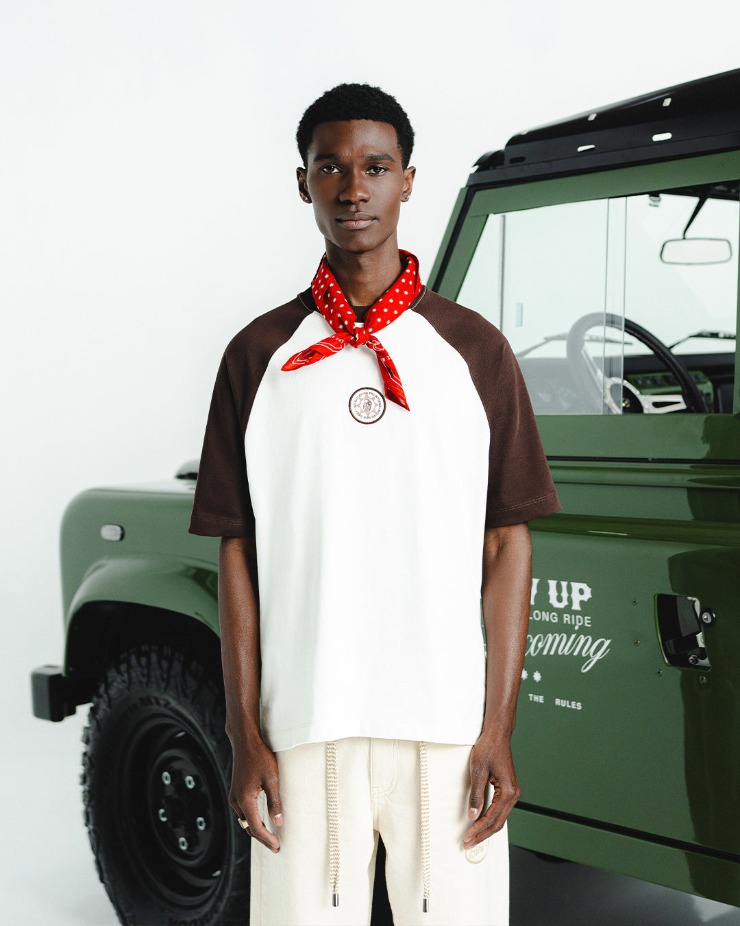 BADGE SLIM FIT IVORY T-SHIRT