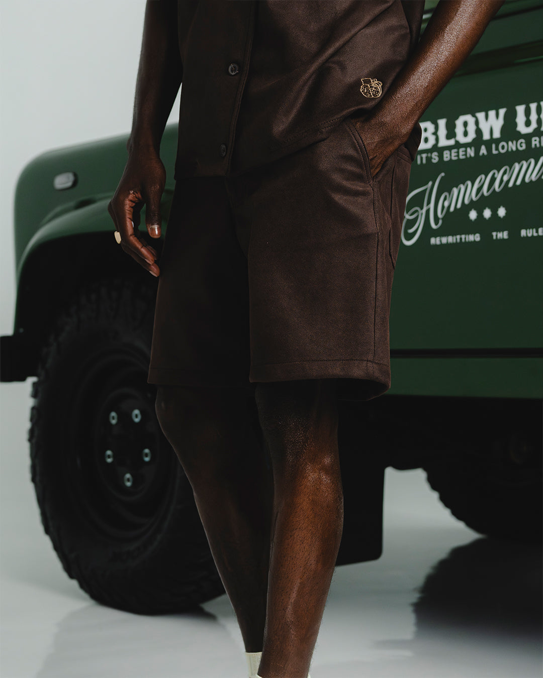 DESERT BROWN KNEE SHORTS
