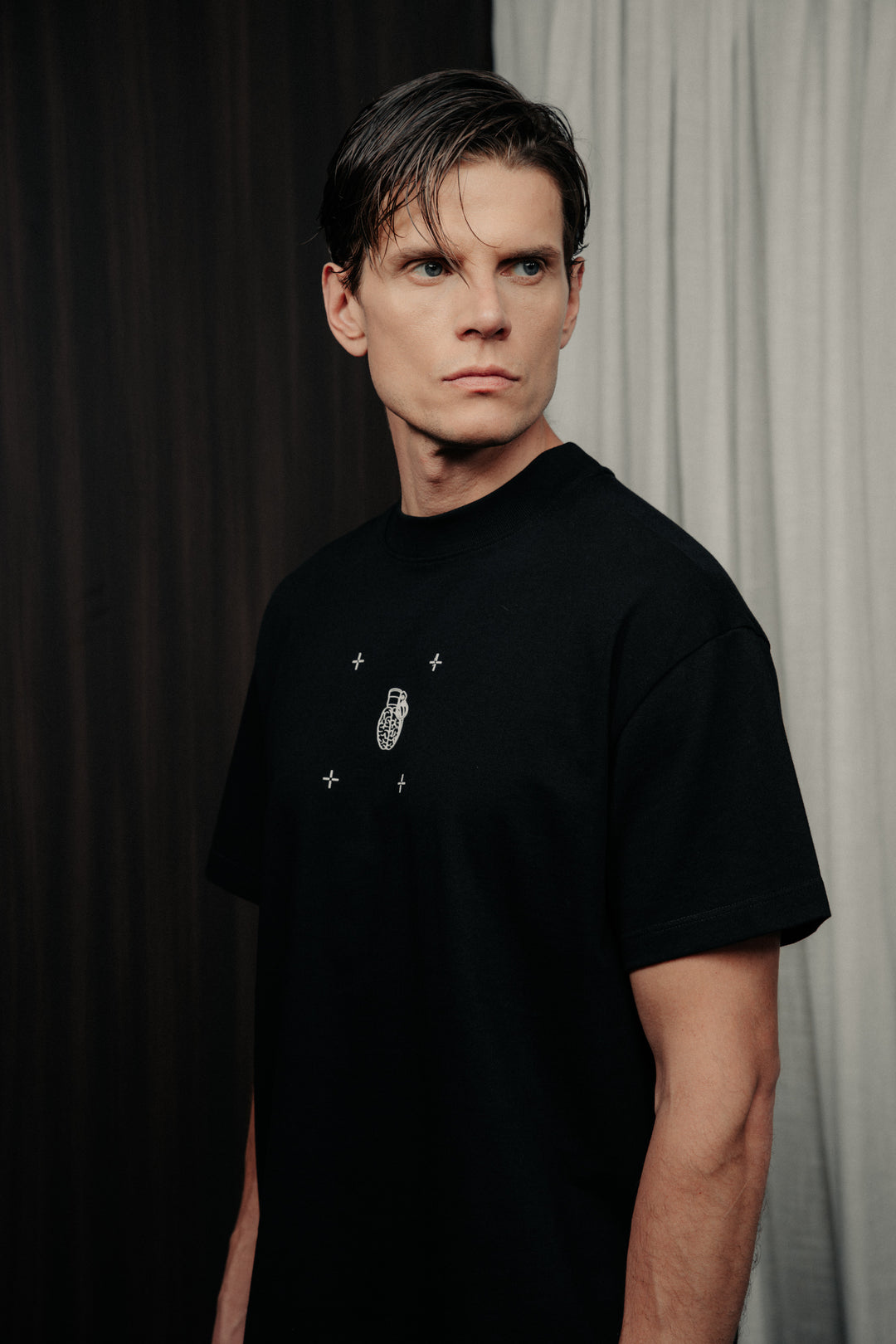 Minimal regular fit black t-shirt