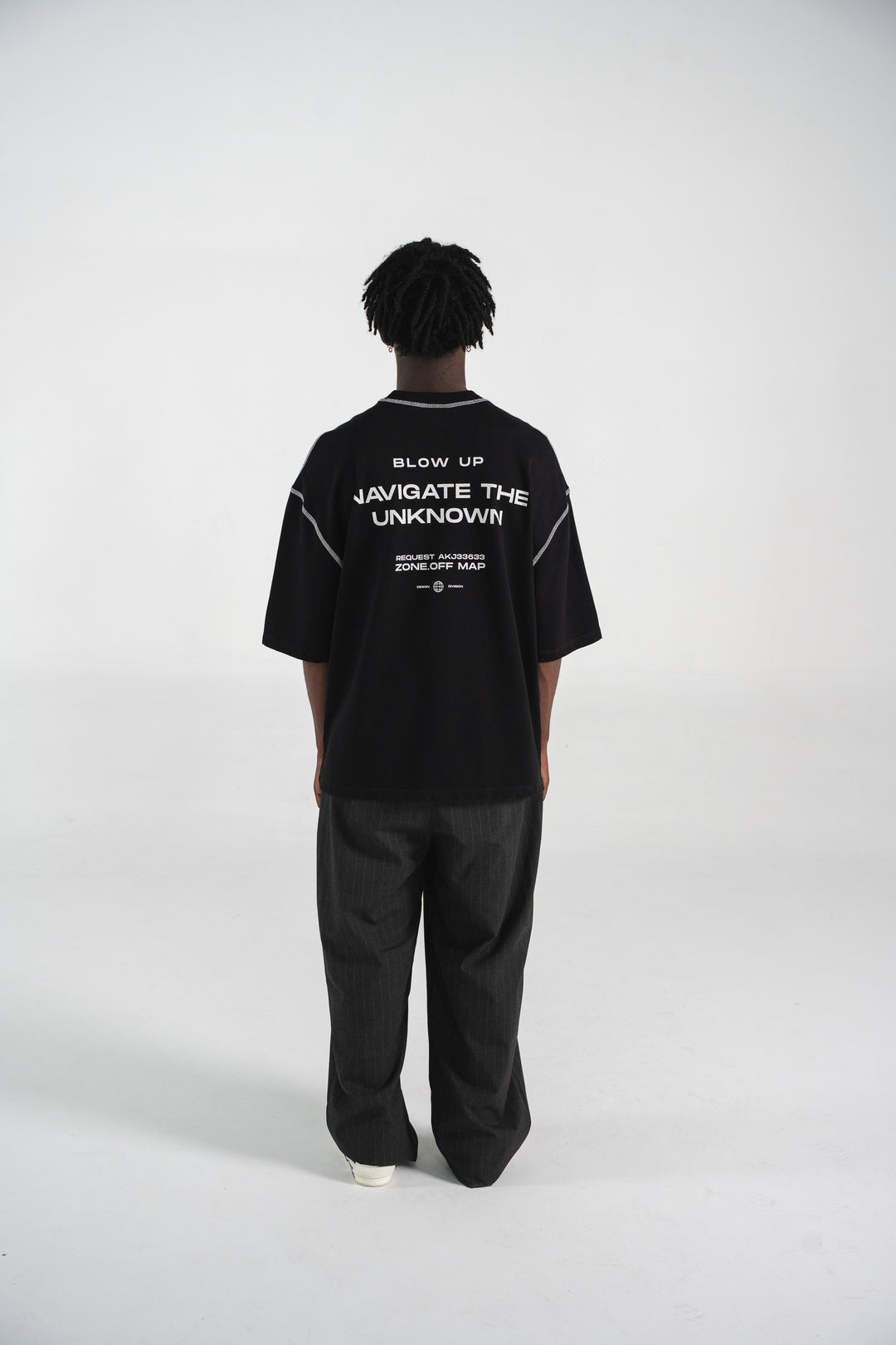 UNCHARTED BLACK REGULAR T-SHIRT