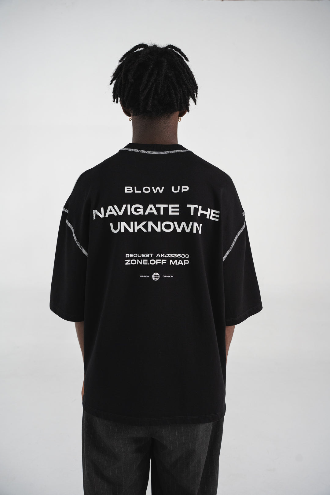 UNCHARTED BLACK REGULAR T-SHIRT