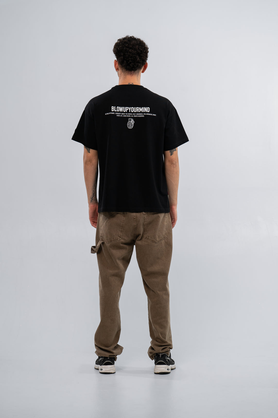 REGULAR FIT BLACK T-SHIRT