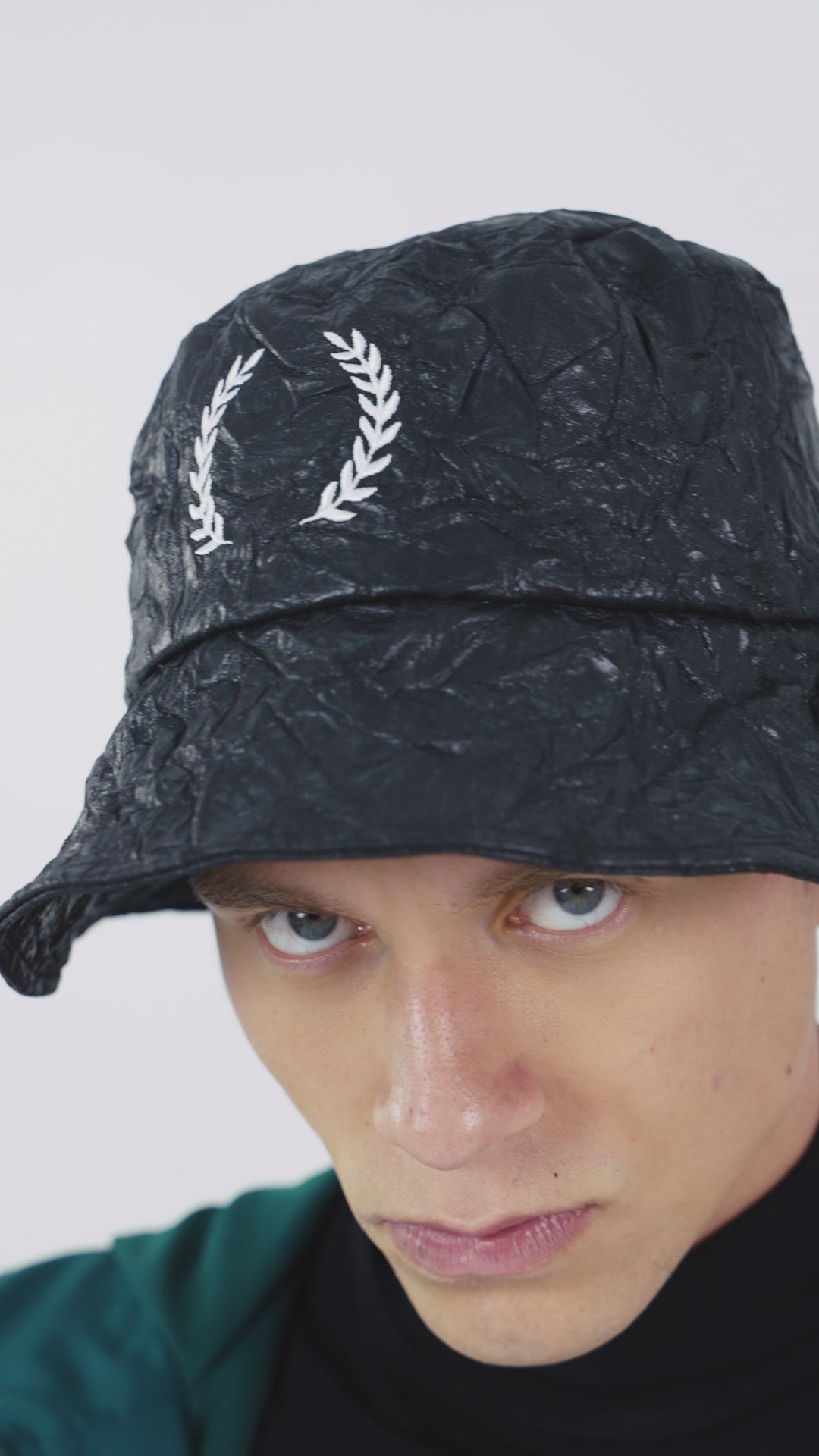 BLACK  BUCKET HAT